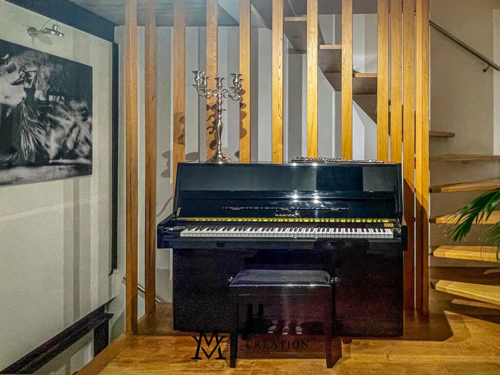 Interior view of open staircase and piano in house for sale in Rollingergrund Luxembourg